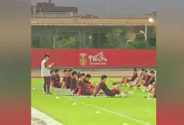 棒球夜战:岭南银狐队强势反弹钱塘猎隼队,主帅临场妙招二次进攻频频奏效(棒球今天也没被打死txt) 棒球夜战:岭南银狐队强势反弹钱塘猎隼队,主帅临场妙招二次进攻频频奏效(棒球今天也没被打死txt)