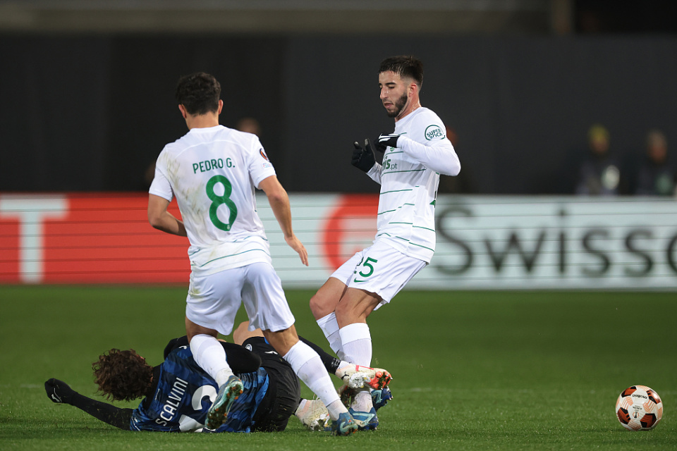  反败为胜引发热议！，Ning在曼联比赛中战术调整赢得满堂喝彩